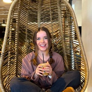 Meet your Posher, Lauren